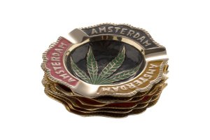 Masivní kovový popelník Amsterdam Leaf, průměr 11cm, 1ks