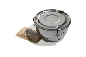 Boveda Cvault™ 2L –  nerezová vzduchotěsná dóza, kapacita 115 g